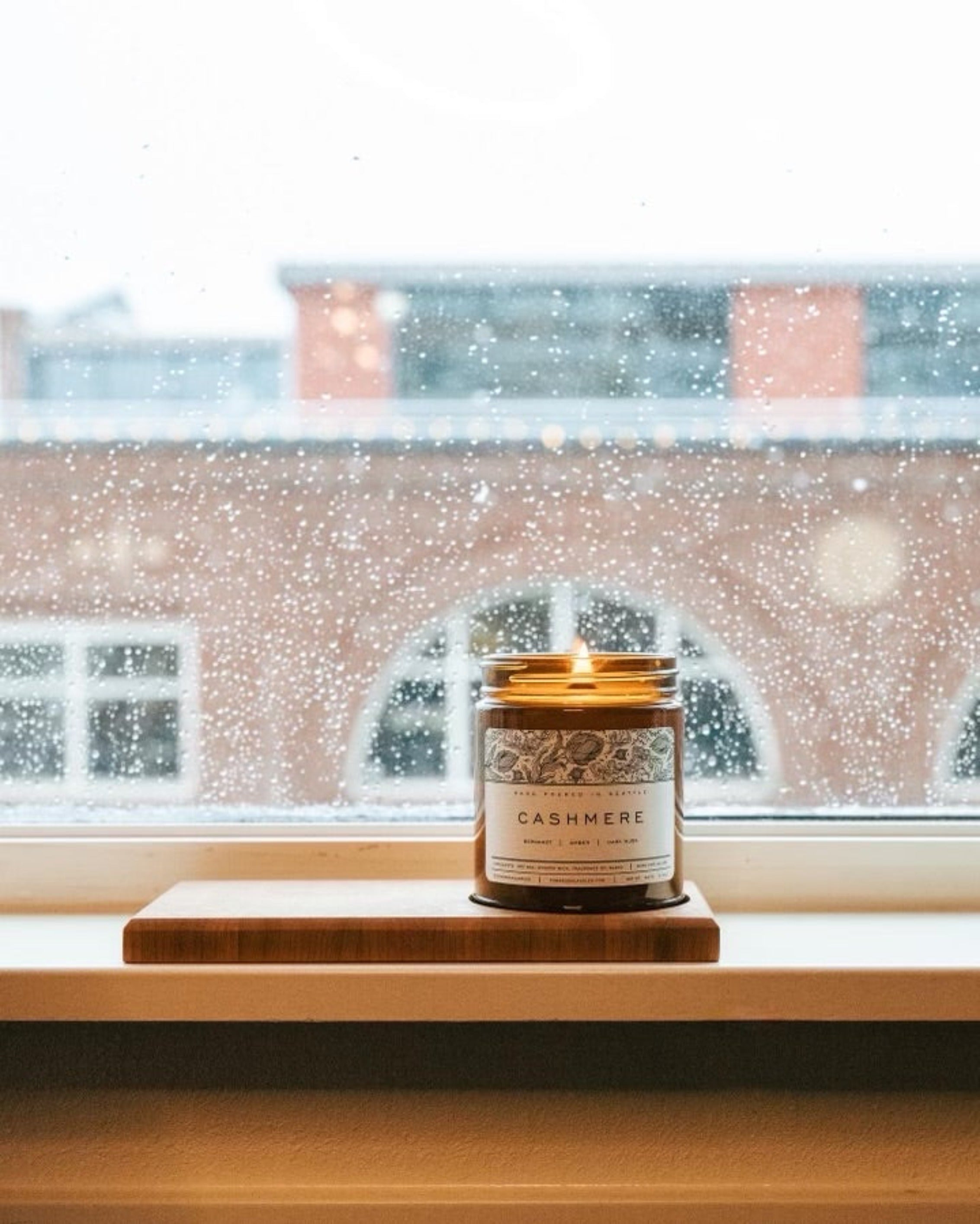 Cashmere 100% Soy Wax with Wood Wick candle