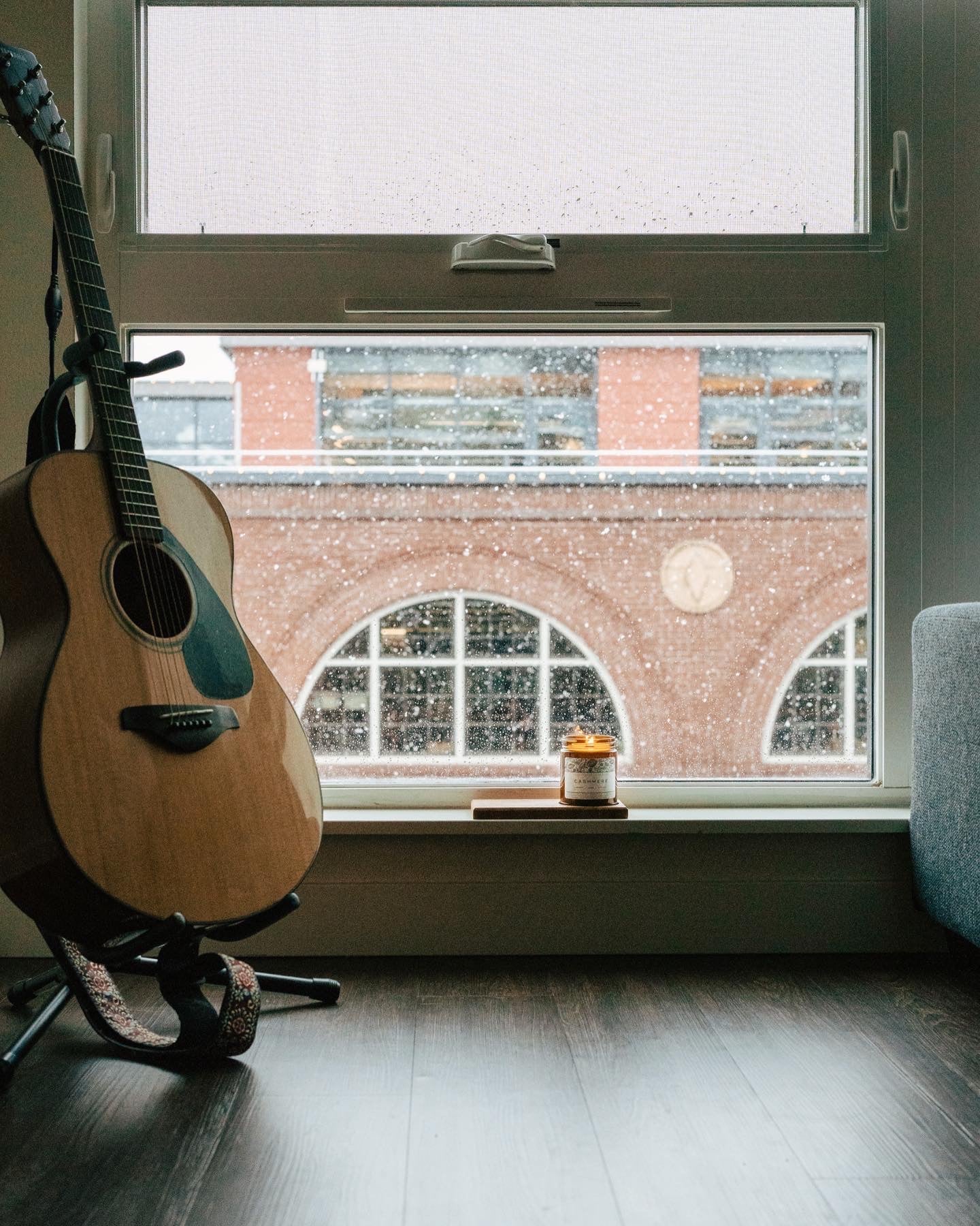 Cashmere 100% Soy Wax with Wood Wick candle and Guitar