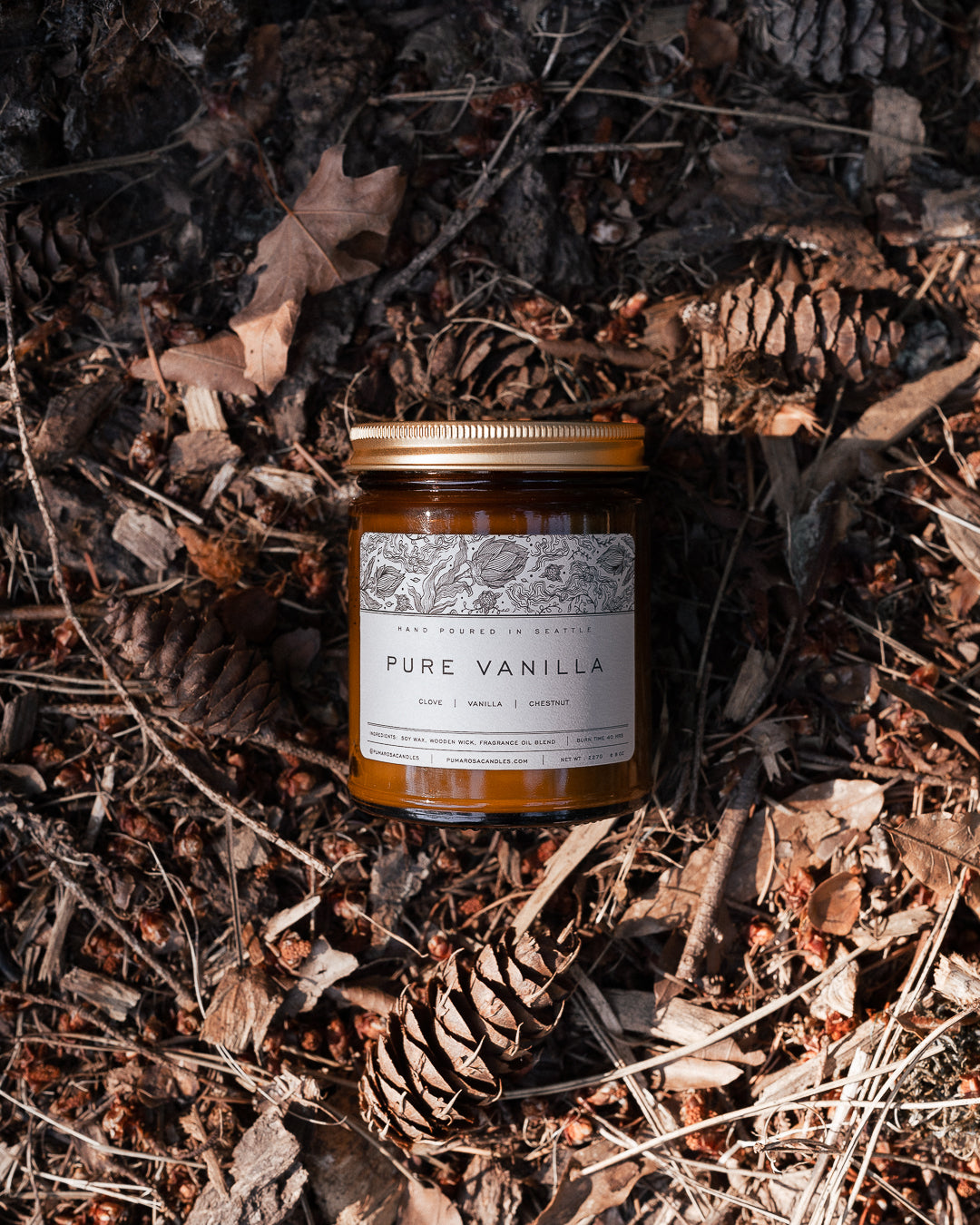 Pure Vanilla-scented soy candle by Pumarosa, delivering a classic, sweet, and comforting aroma. For memories that matter.