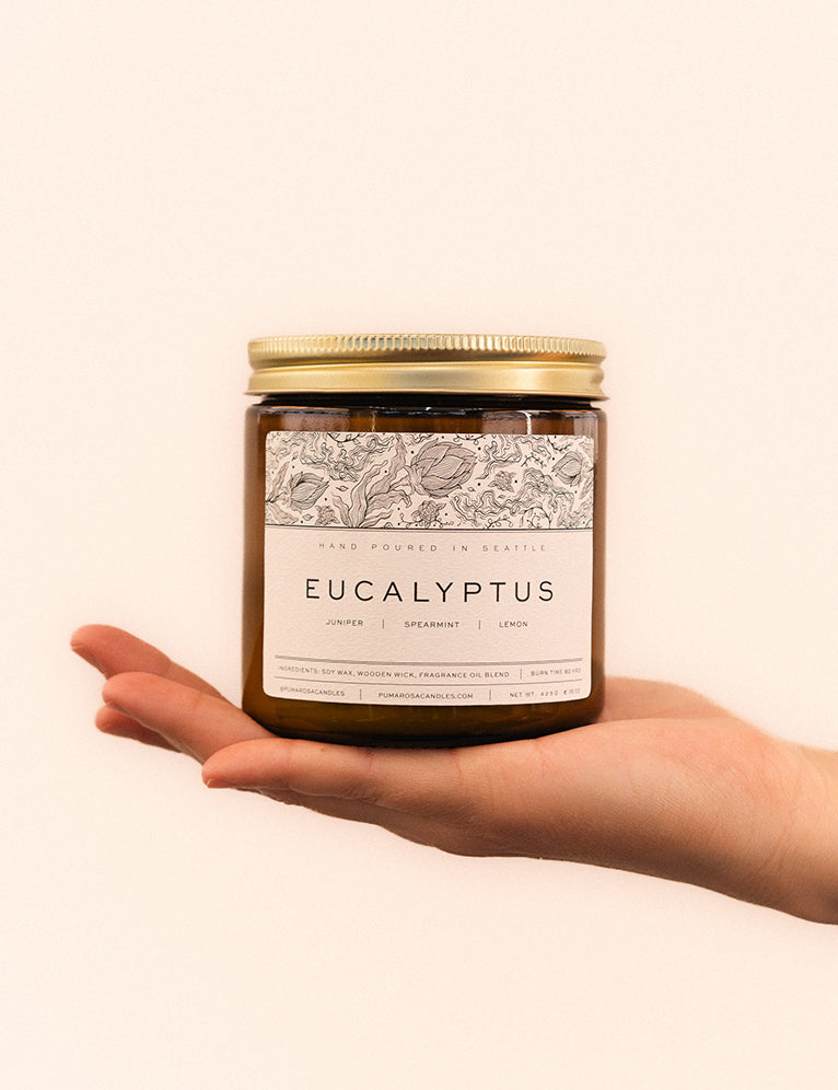 Eucalyptus-scented soy candle by Pumarosa, offering a refreshing, invigorating scent for clarity and relaxation.