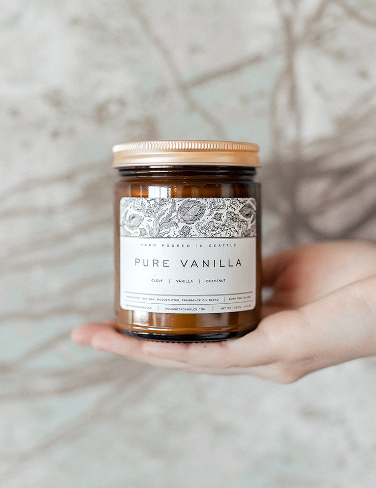 Pure Vanilla-scented soy candle by Pumarosa, delivering a classic, sweet, and comforting aroma. Perfect for Fall and Winter Gift. 