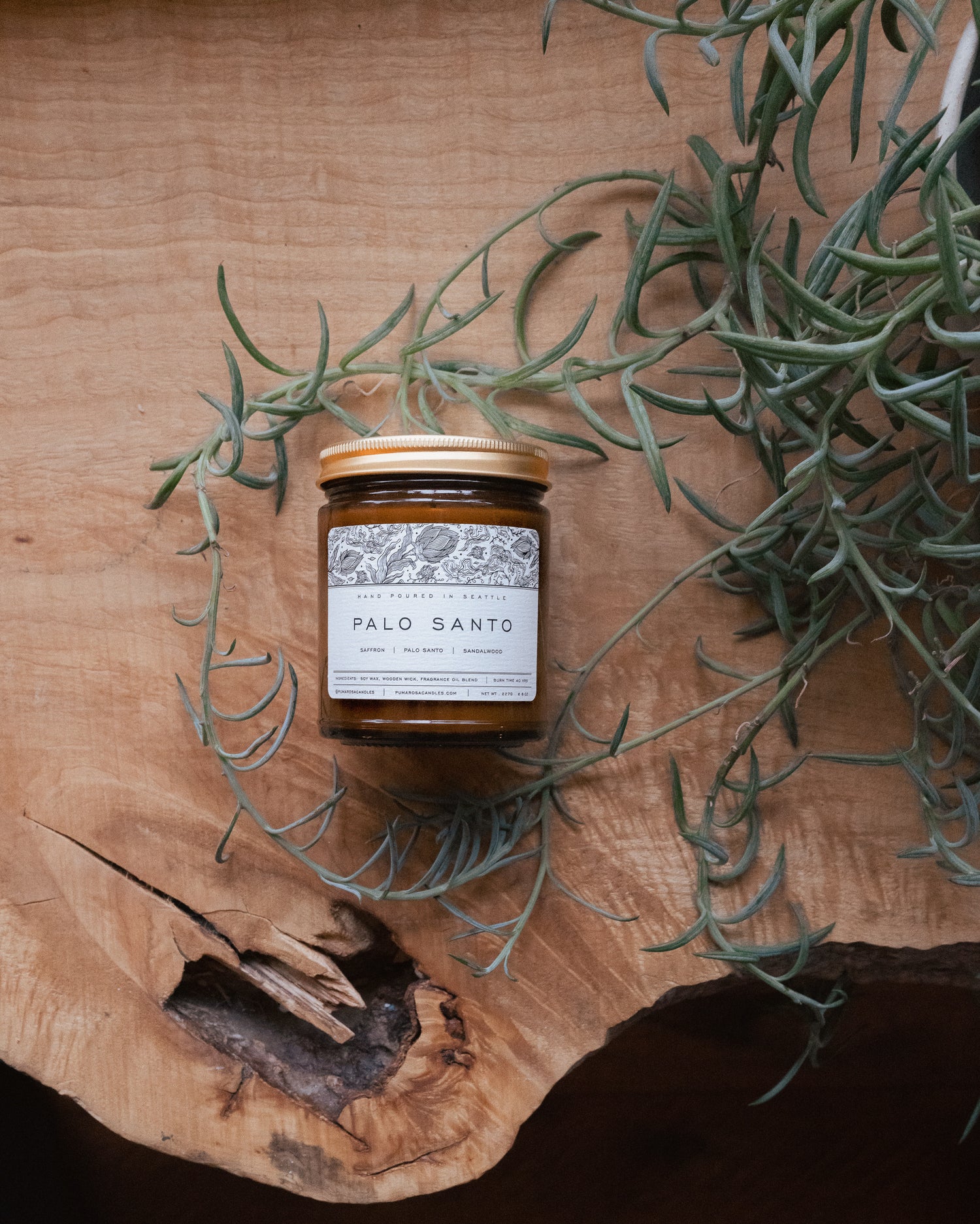 Palo Santo-scented soy candle by Pumarosa, featuring a calming and spiritual aroma for meditation and relaxation.